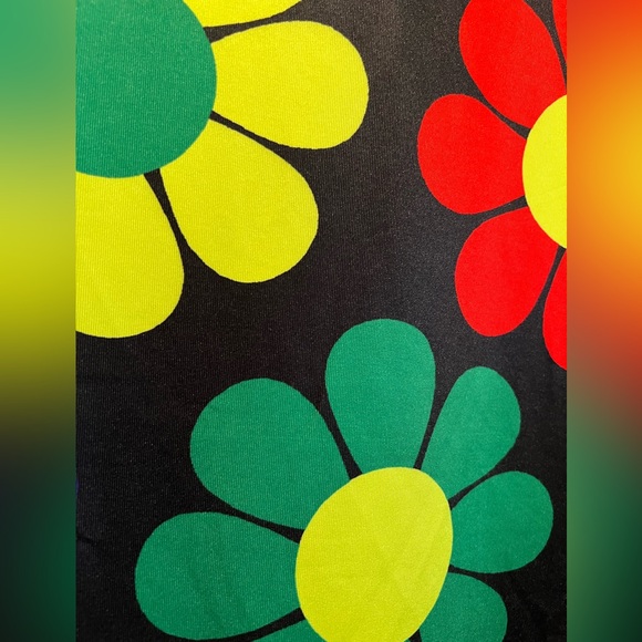 2 Pc Set / PJs, Costume, Loungewear🌼Black Capri, Pants & Flower Top / 70’s Look - Picture 4 of 10